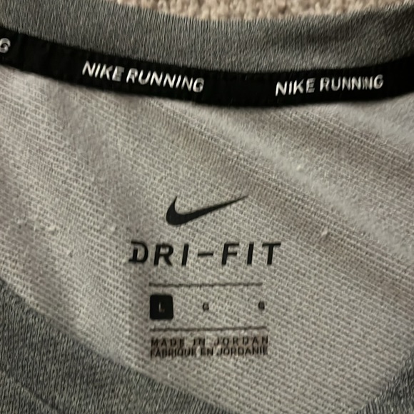 Nike thermal reflective running shirt - Picture 3 of 5